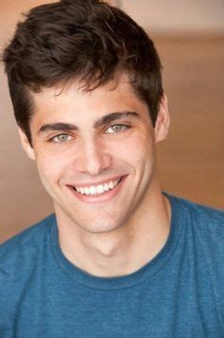 Discover The Height Of Matthew Daddario