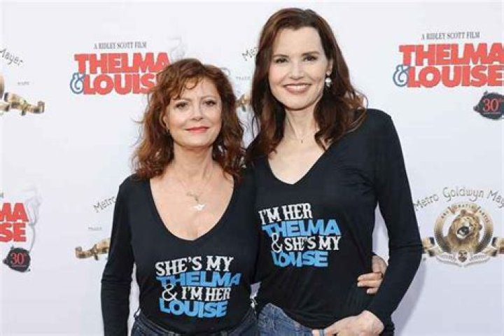 Geena Davis & Susan Sarandon Recreate Their "Thelma & Louise" Kiss