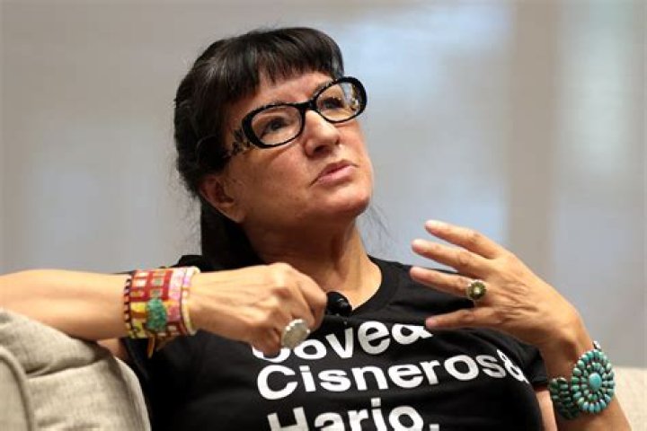 Uncover 10 Fascinating Facts About Sandra Cisneros